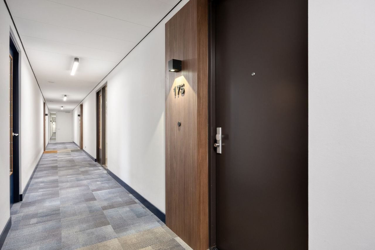 Spacious 4-room apartment Leiden - Image 14