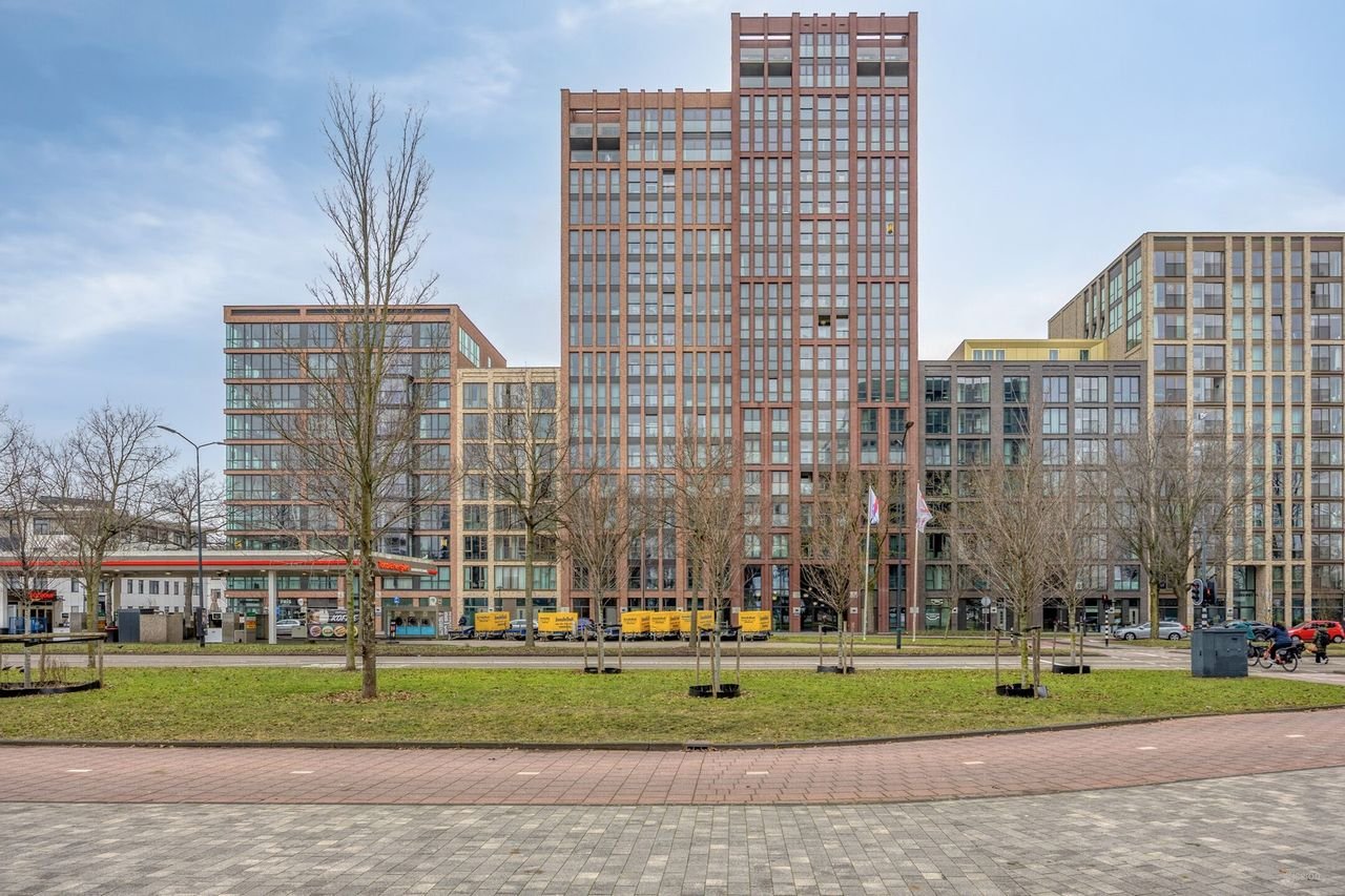 Spacious 4-room apartment Leiden - Image 52