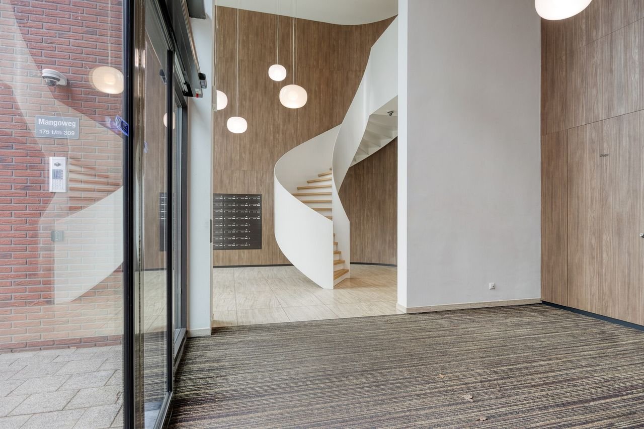 Spacious 4-room apartment Leiden - Image 9