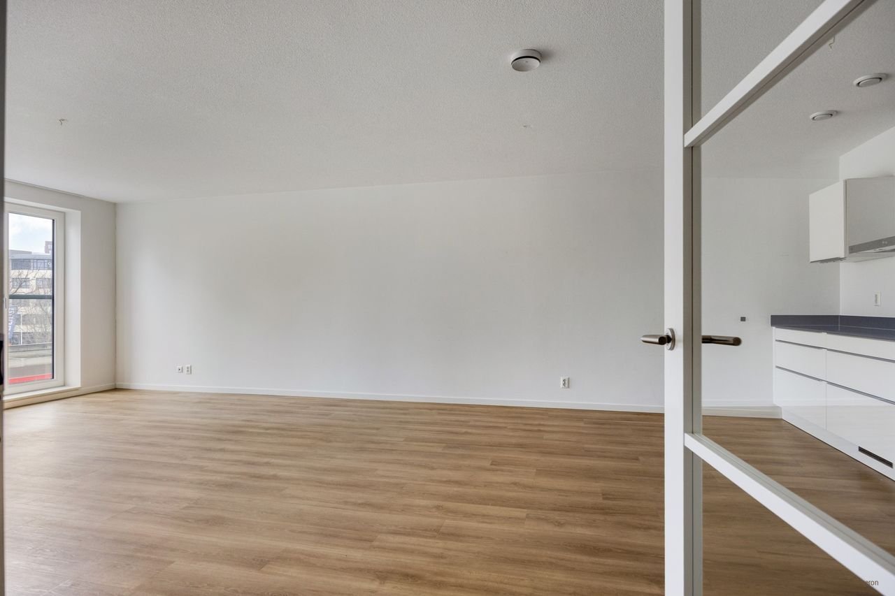 Spacious 4-room apartment Leiden - Image 20