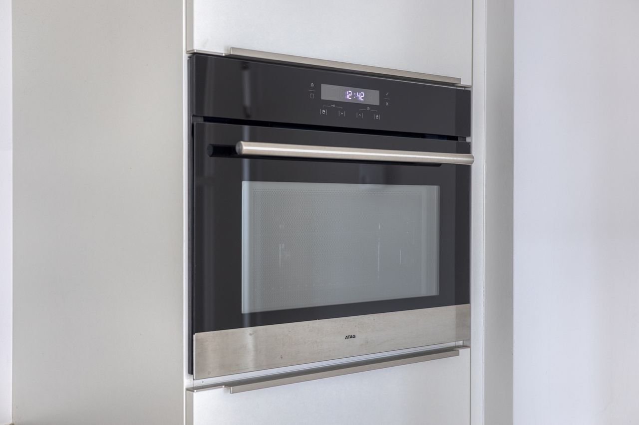 Spacious 4-room apartment Leiden - Image 25