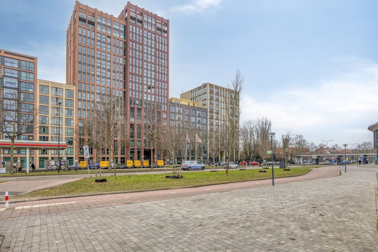 Spacious 4-room apartment Leiden - Image 53