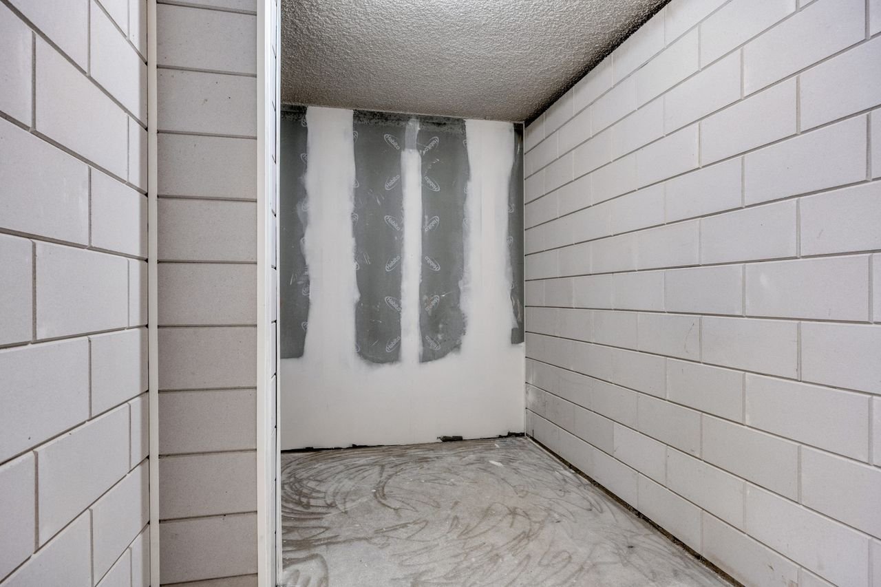 Spacious 4-room apartment Leiden - Image 40