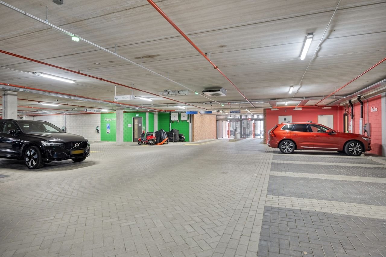 Spacious 4-room apartment Leiden - Image 47