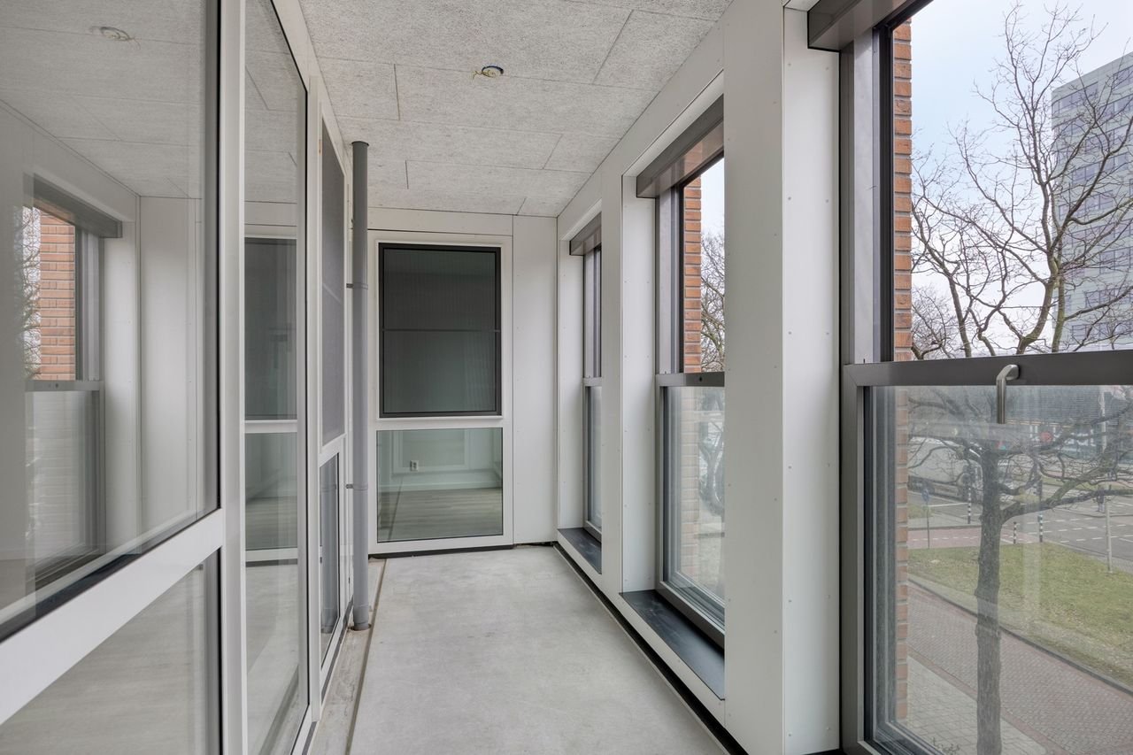 Spacious 4-room apartment Leiden - Image 26