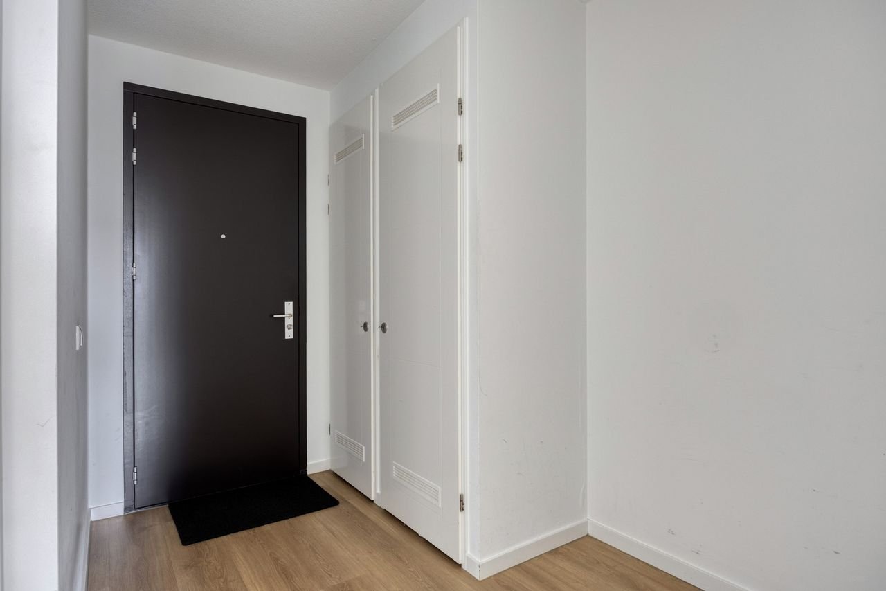 Spacious 4-room apartment Leiden - Image 17