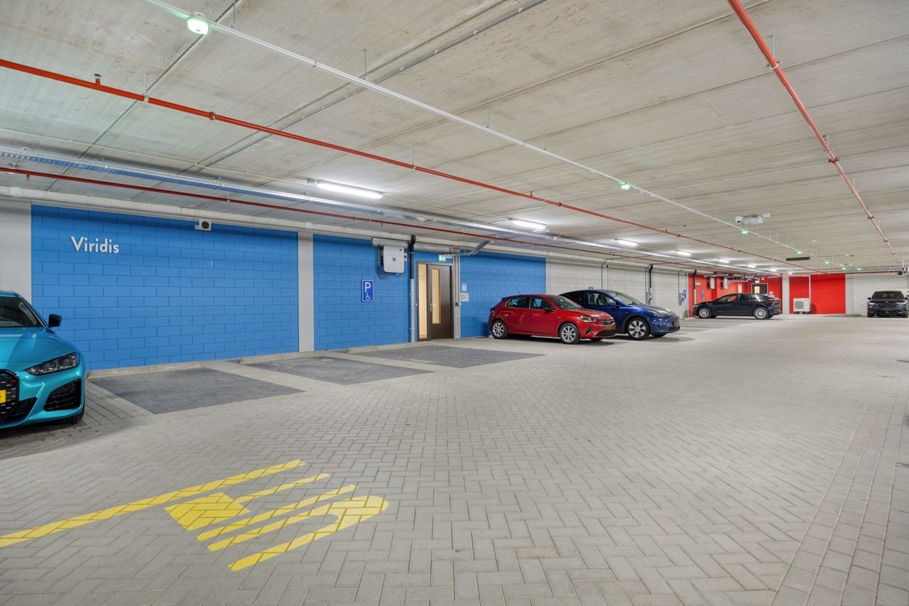 Spacious 4-room apartment Leiden - Image 46