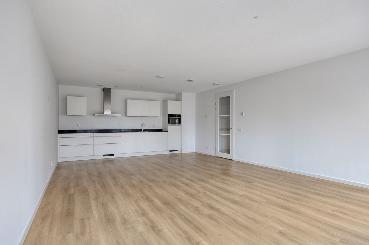 Spacious 4-room apartment Leiden - Image 21