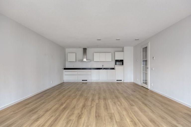 Spacious 4-room apartment Leiden - Image 3