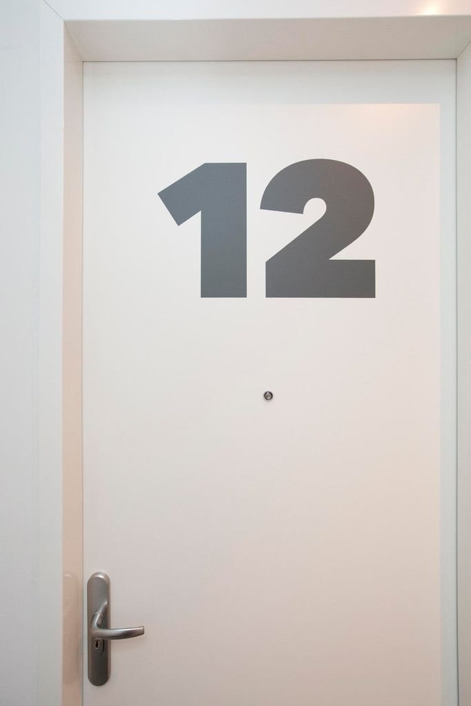 Luxury 1-bedroom apartment near the city center - Image 1