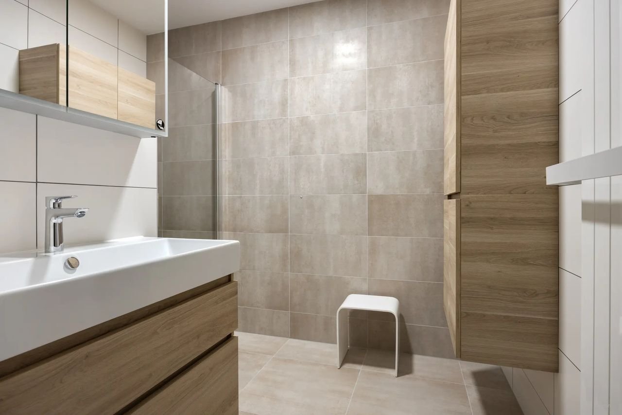 Modern apartment with waterfront views - Image 14