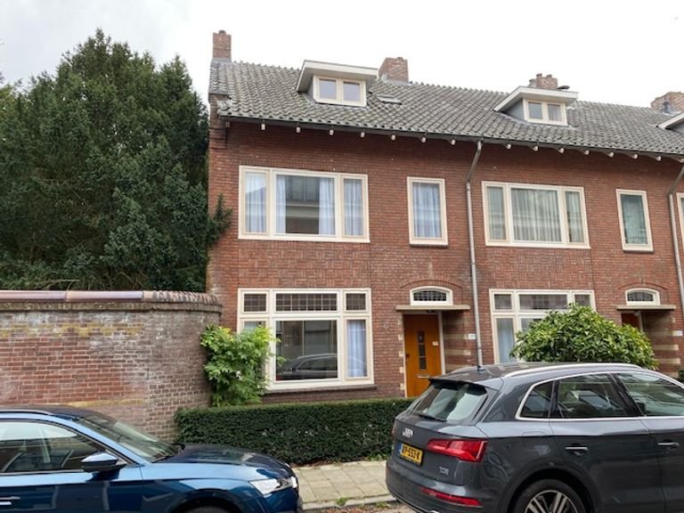 Hoekwoning Utrecht-Oost met tuin en parkeren - Afbeelding 1