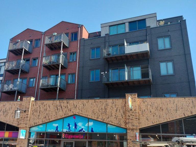 Wonen boven winkelcentrum Almelo - Afbeelding 1