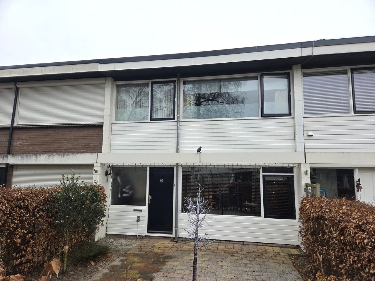 Spacious family home bordering green space in Emmen - Image 2
