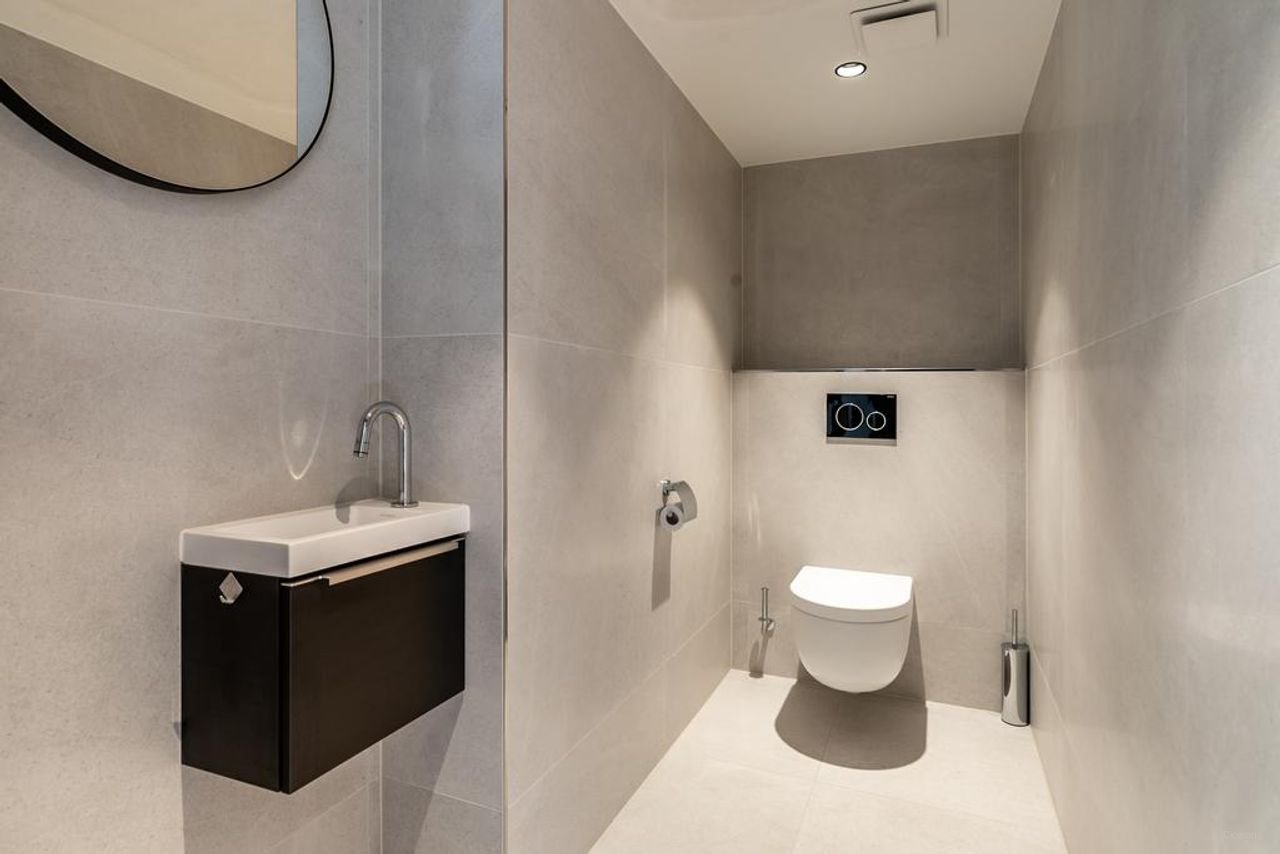 Luxurious monumental apartment with canal view - Image 21