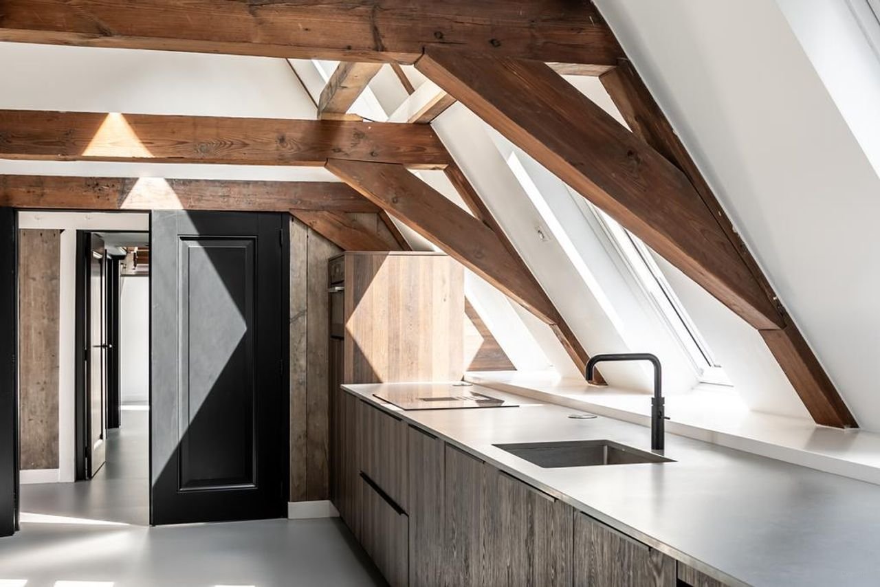 Luxurious monumental apartment with canal view - Image 4