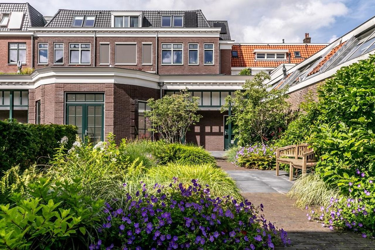 Luxurious monumental apartment with canal view - Image 25