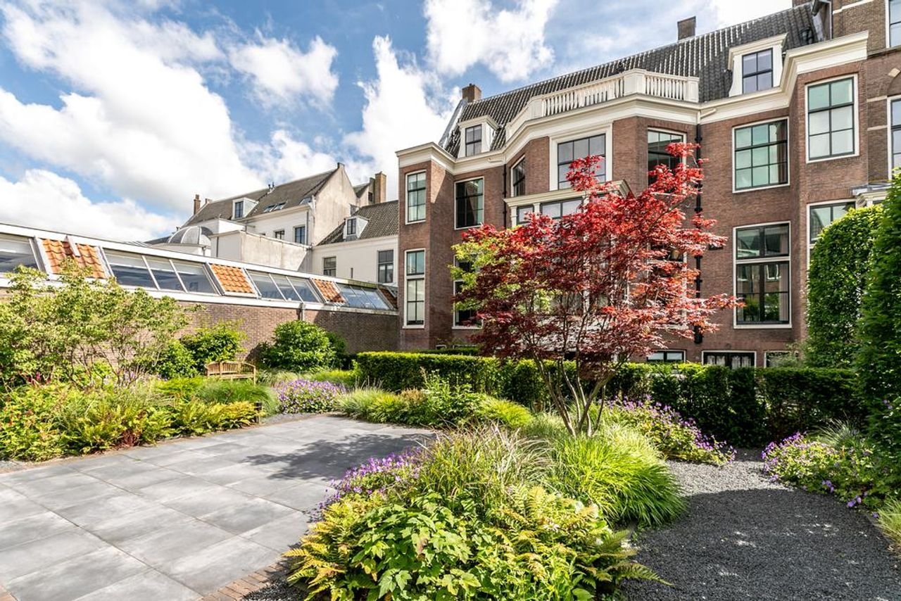 Luxurious monumental apartment with canal view - Image 28