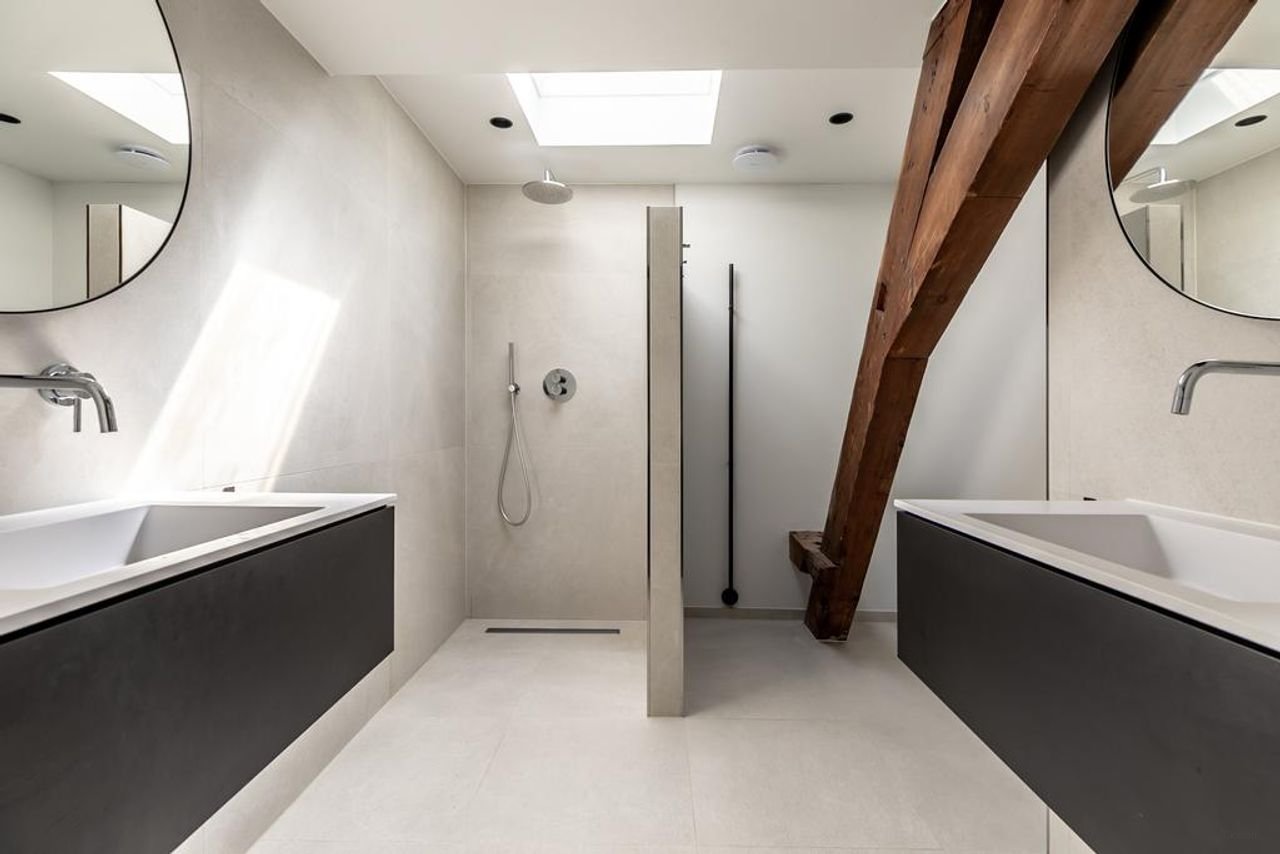 Luxurious monumental apartment with canal view - Image 2