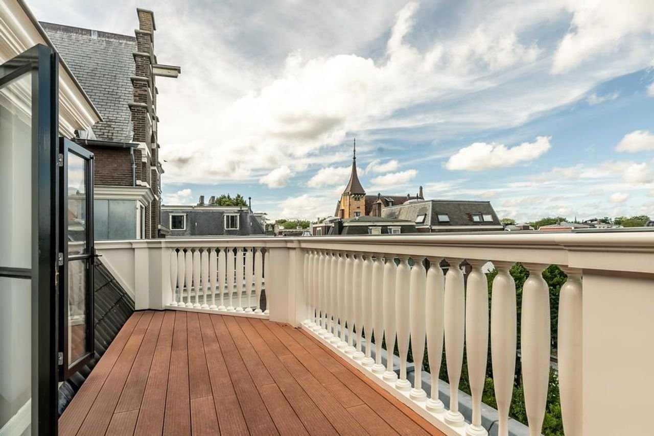 Luxurious monumental apartment with canal view - Image 23