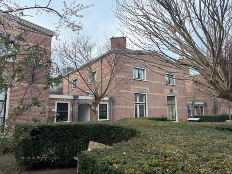 Renovated almshouse for seniors - Image 3