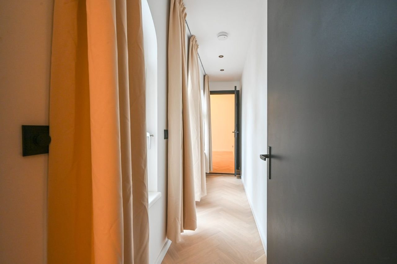 Luxury 5-bedroom home with garden - Image 15