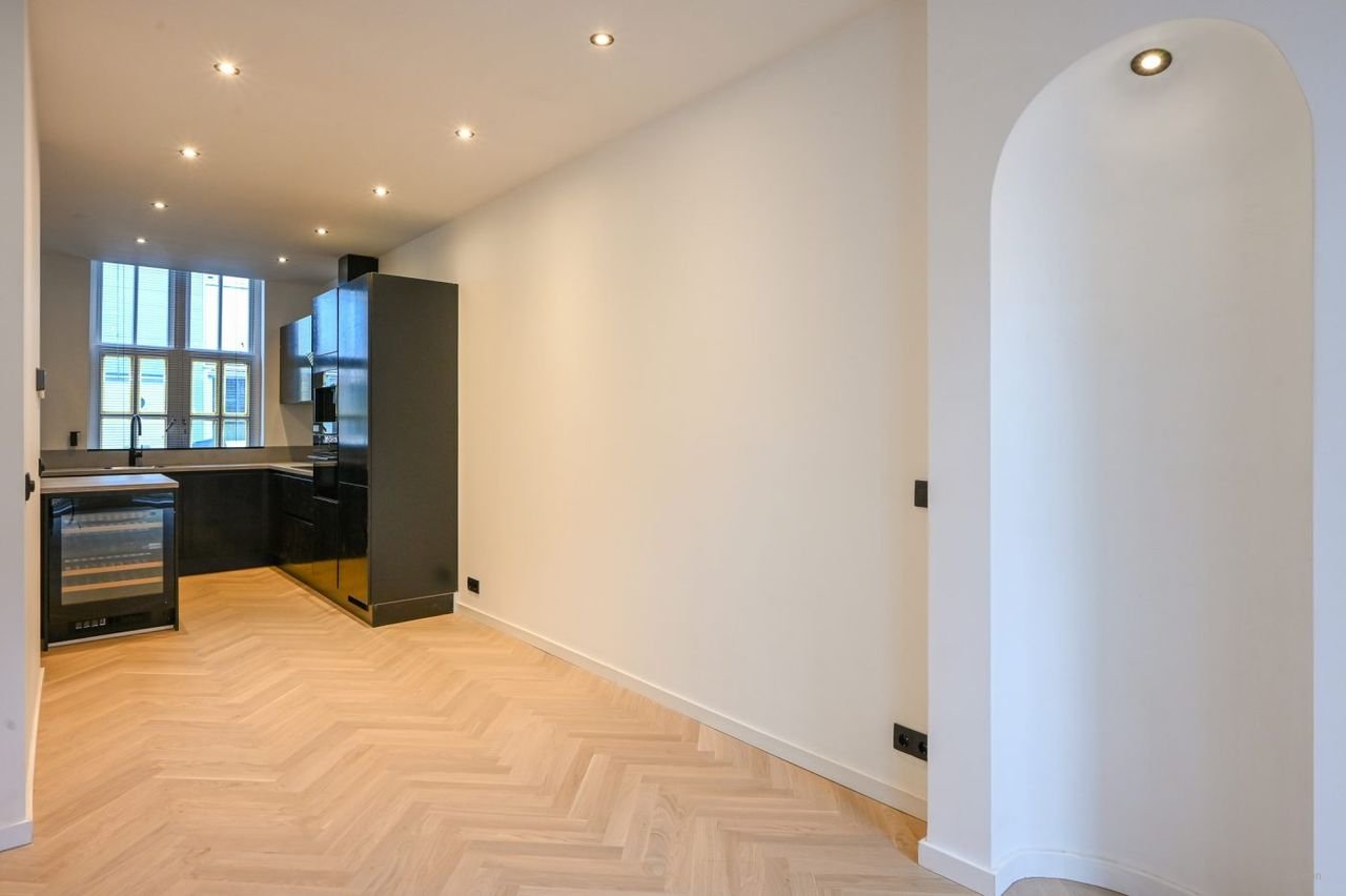 Luxury 5-bedroom home with garden - Image 13