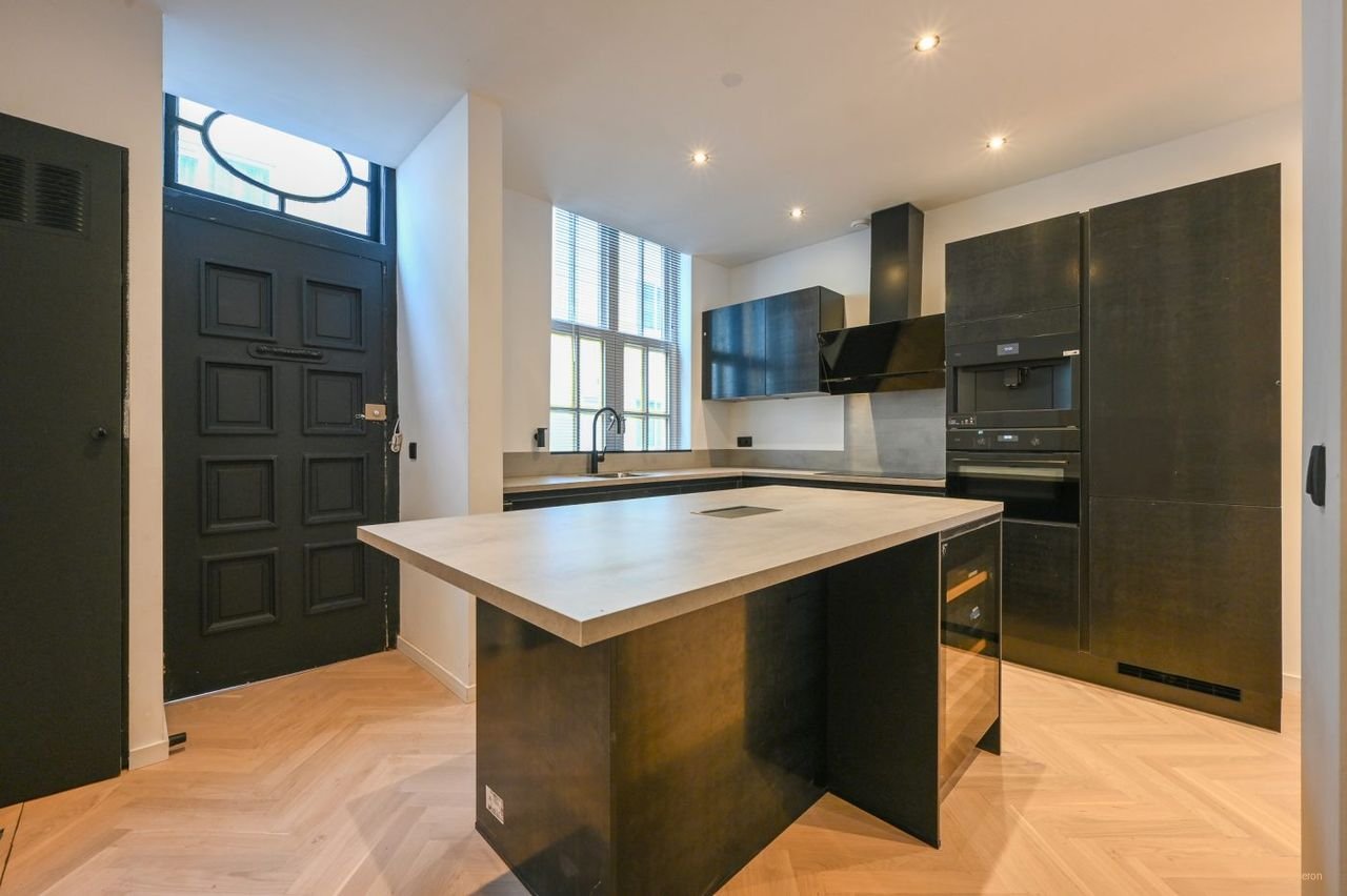 Luxury 5-bedroom home with garden - Image 6