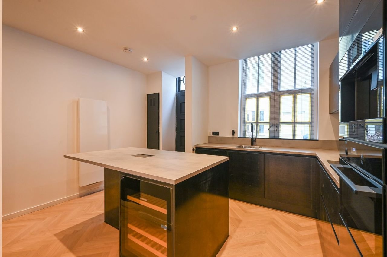 Luxury 5-bedroom home with garden - Image 9