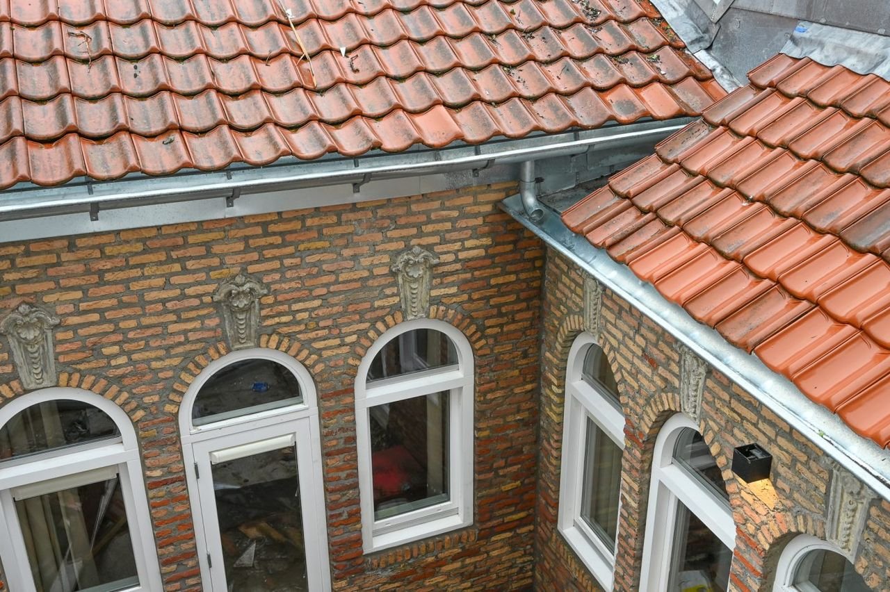 Luxury 5-bedroom home with garden - Image 30