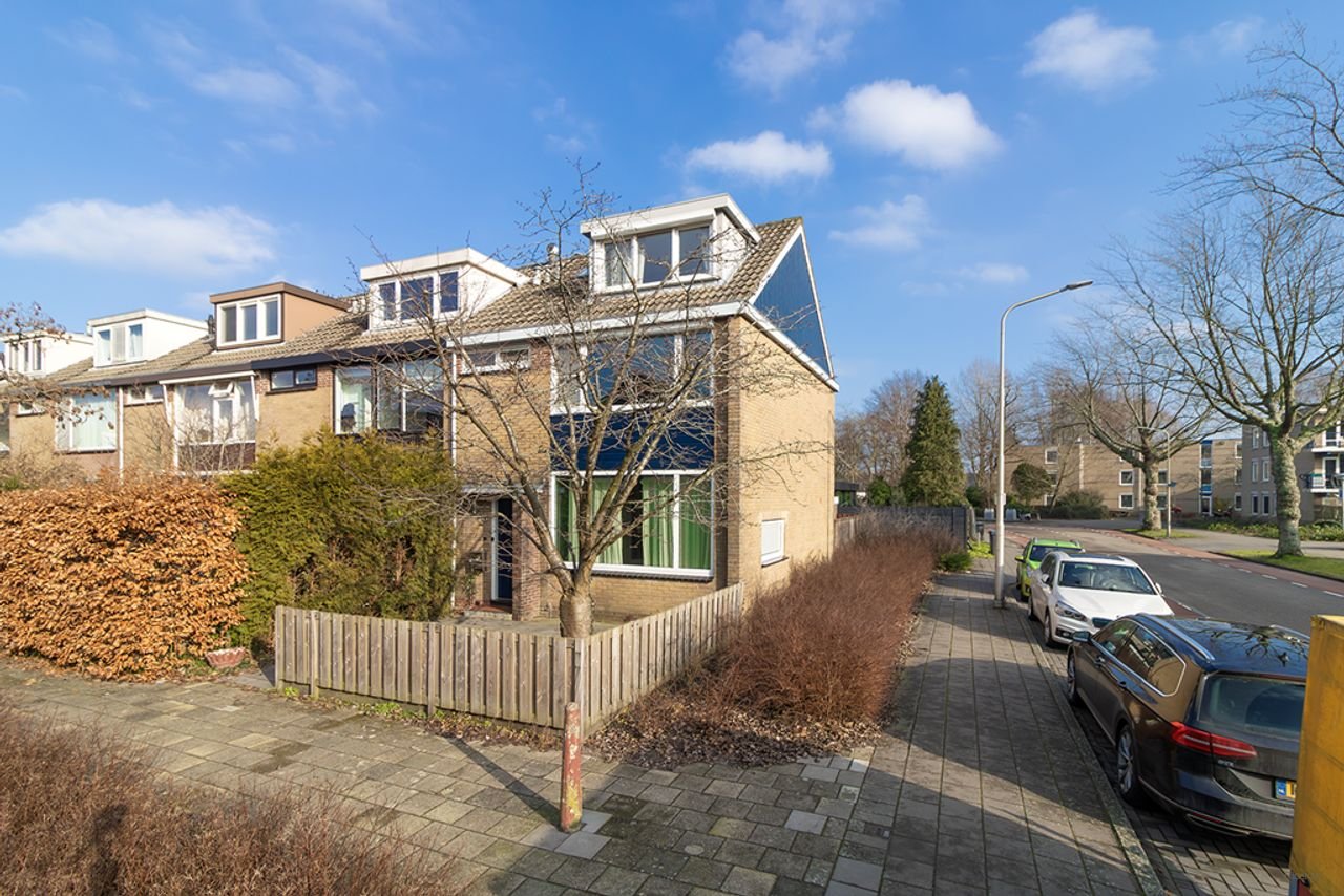 Bright corner house of 108m² in Amstelveen - Image 1