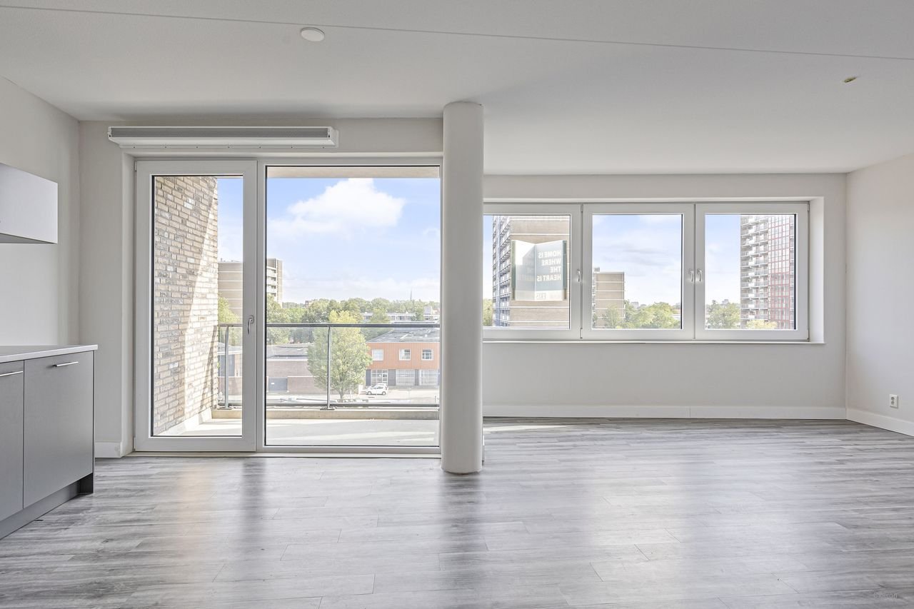 Modern 2-bedroom apartment with balcony in Laakhaven - Image 2