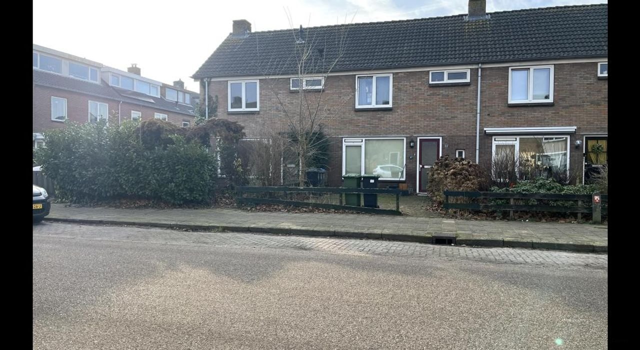 Gezinswoning met tuin bij de plassen - Afbeelding 1