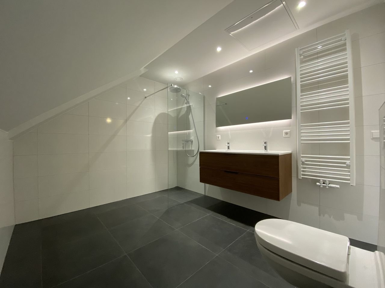 Gerenoveerd dubbel bovenhuis aan de kade - Afbeelding 21