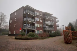 Gemeubileerd appartement met eigen parking