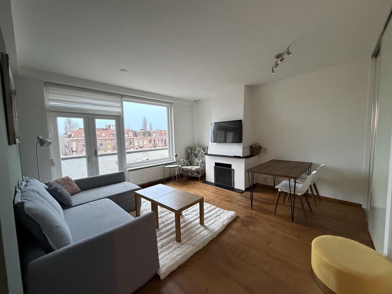 Licht 3-kamer appartement met twee balkons - Afbeelding 2