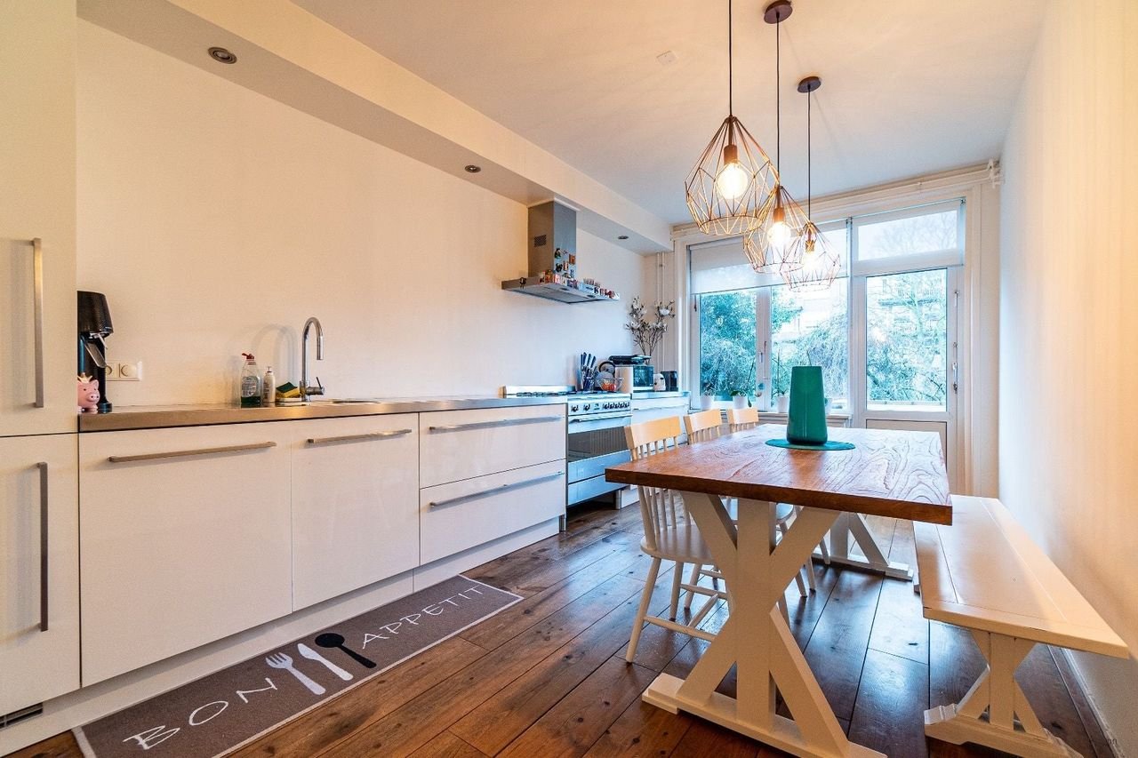 Licht hoekappartement met twee balkons in West - Afbeelding 1