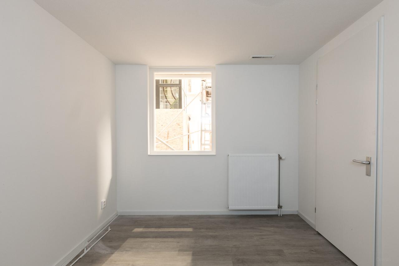 1-bedroom apartment with balcony in Alkmaar - Image 8