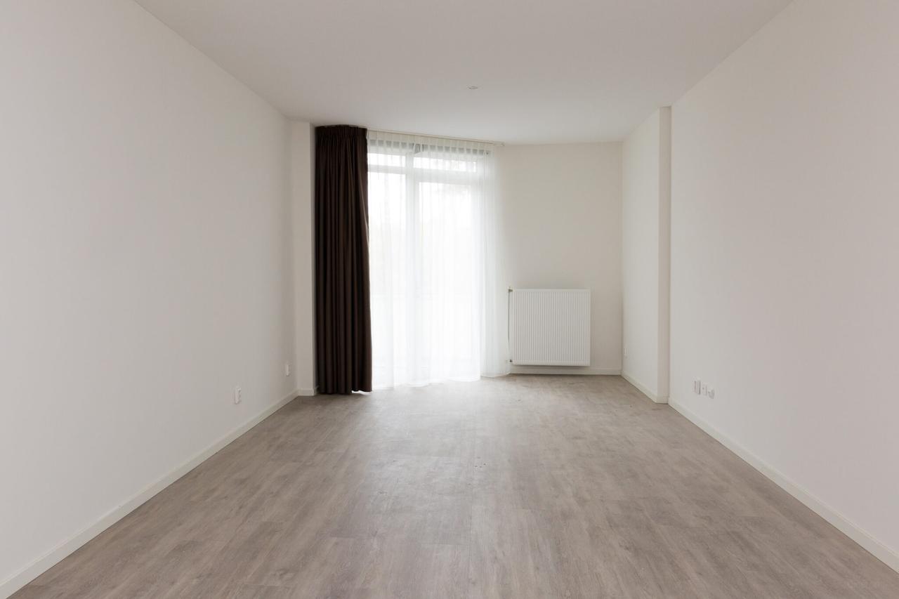 1-bedroom apartment with balcony in Alkmaar - Image 2