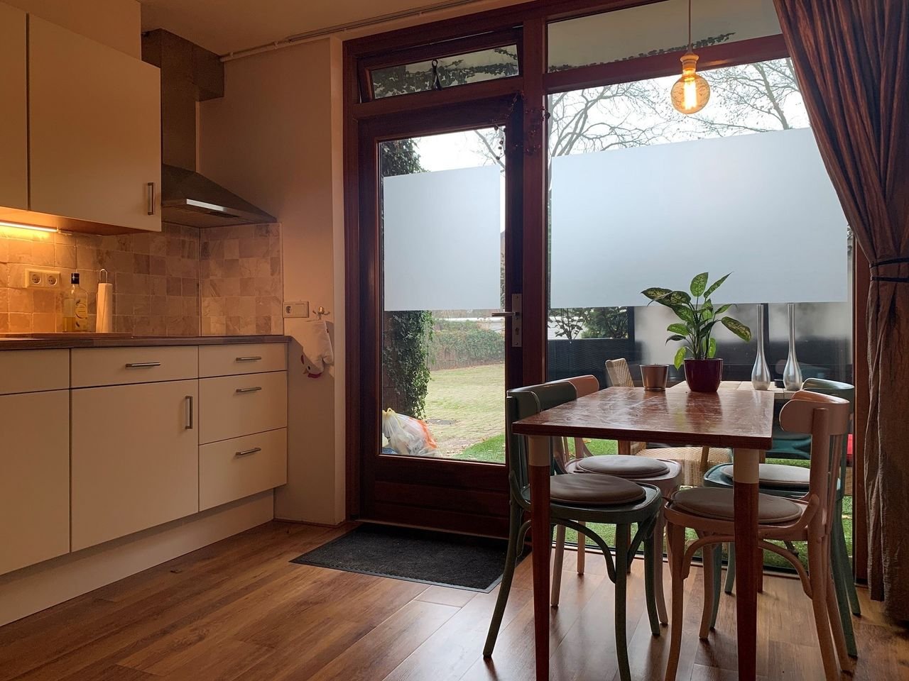 Gemeubileerde benedenwoning met tuin - Afbeelding 4