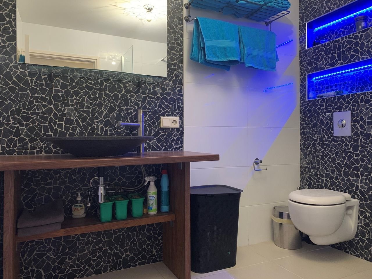 Gemeubileerde benedenwoning met tuin - Afbeelding 8