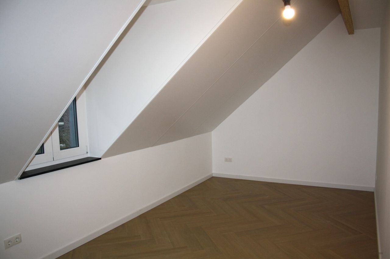 Upper-floor apartment with roof terrace on the Oude Markt - Image 17