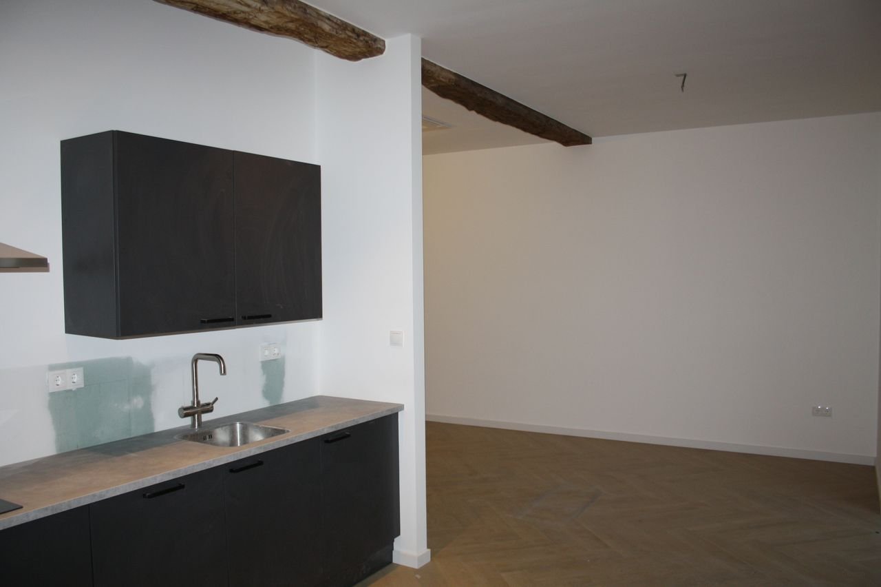 Upper-floor apartment with roof terrace on the Oude Markt - Image 6