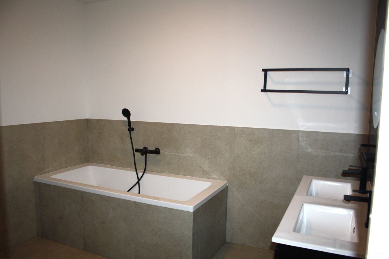 Upper-floor apartment with roof terrace on the Oude Markt - Image 15