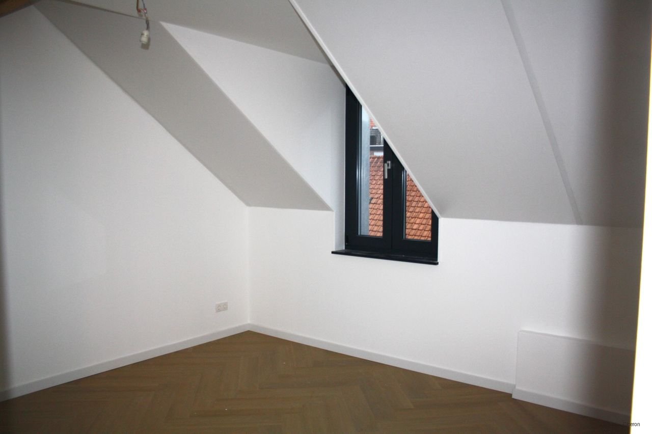 Upper-floor apartment with roof terrace on the Oude Markt - Image 18