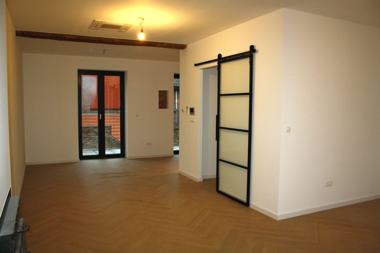 Upper-floor apartment with roof terrace on the Oude Markt - Image 5