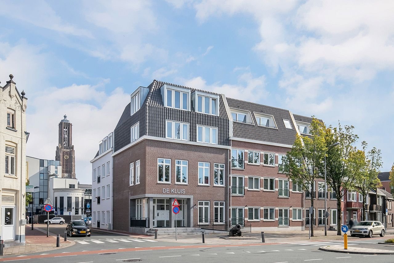 Modern apartment on the canal - Image 1