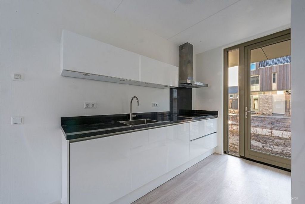 New mid-terrace house in green Overbos - Image 1