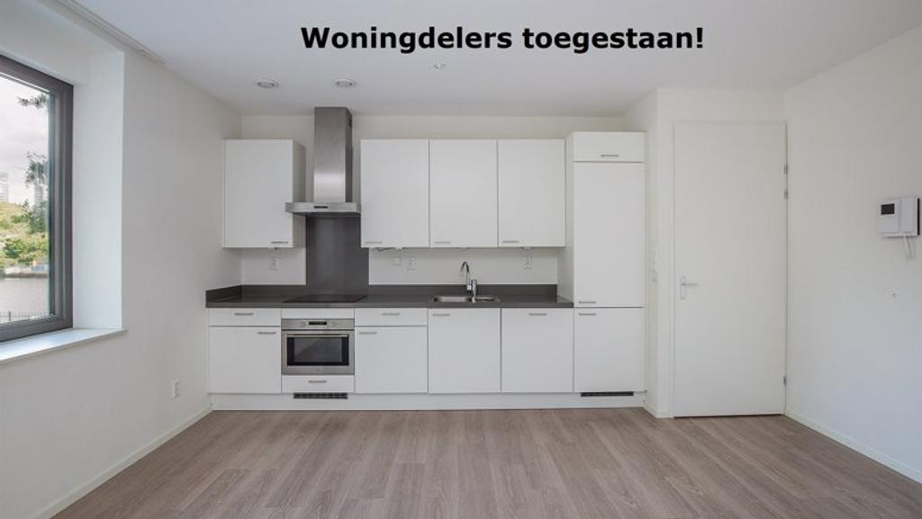 74m² appartement bij metro Overamstel - Afbeelding 1