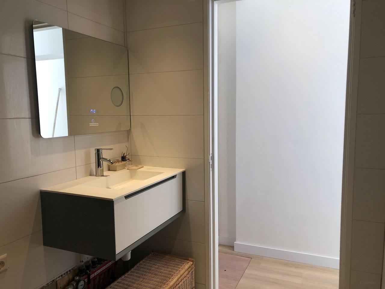 Furnished 2-Bedroom Apartment with Garden - Image 4